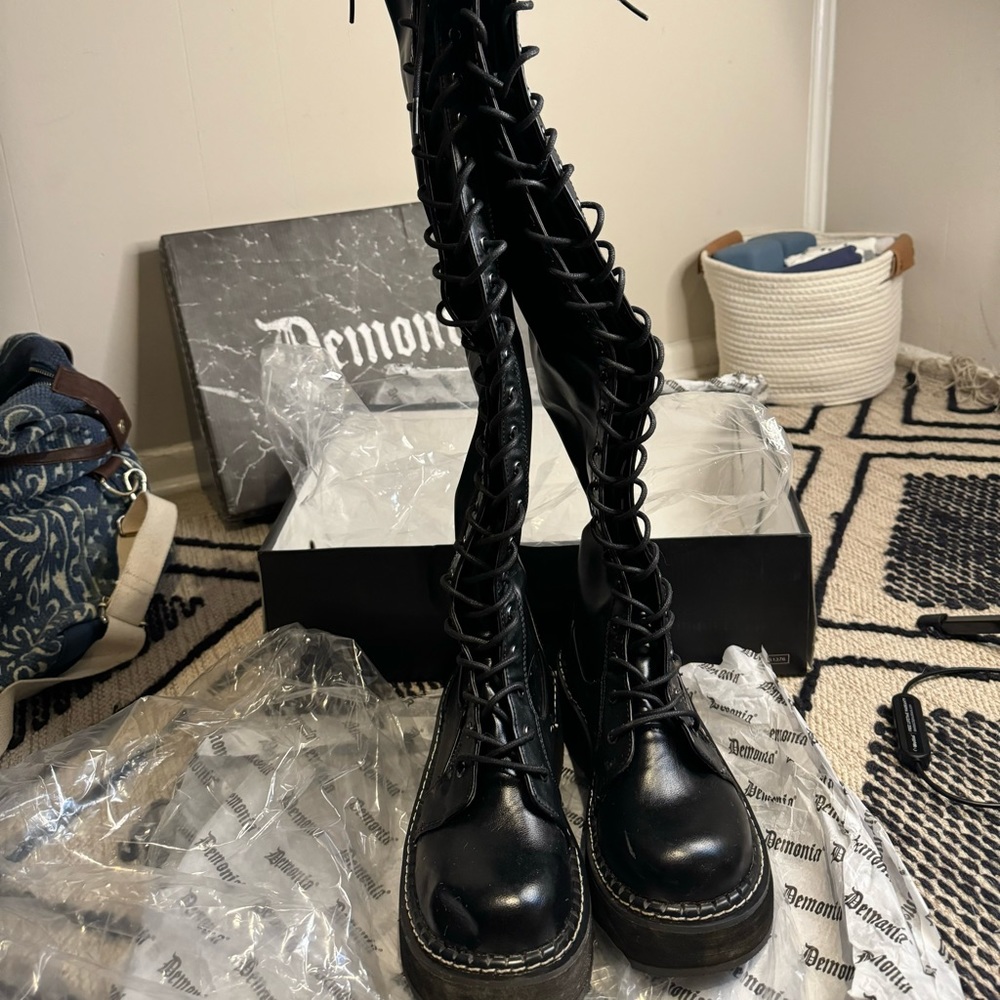 Demonia Hellraiser aka Emily-375 lace up boots